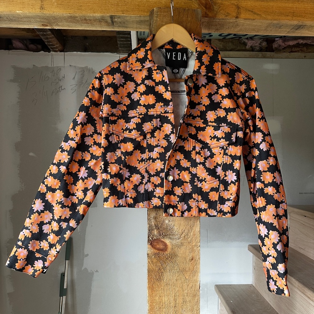 Like new - VEDA Flowers Cropped Denim Jacket